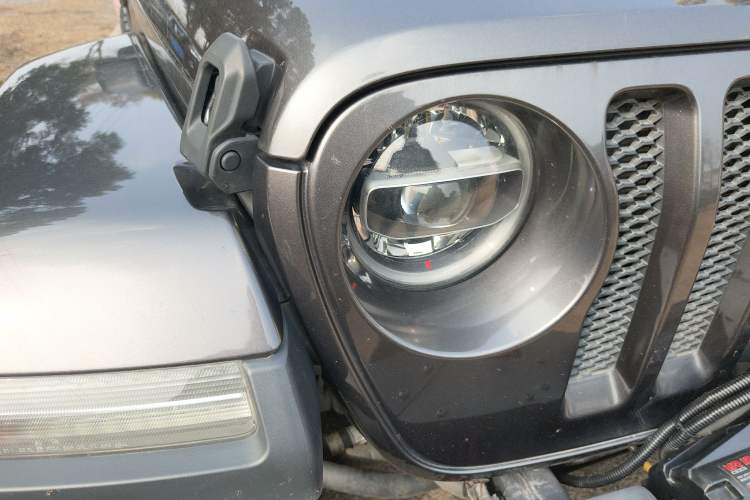 Used Jeep Wrangler 2018 2.0T Sahara Four-Door Edition Right Front Headlight