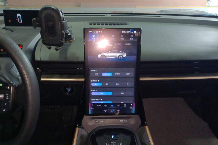 Used Toyota bZ3 2023 517 km Elite PRO Audio And AC Panel