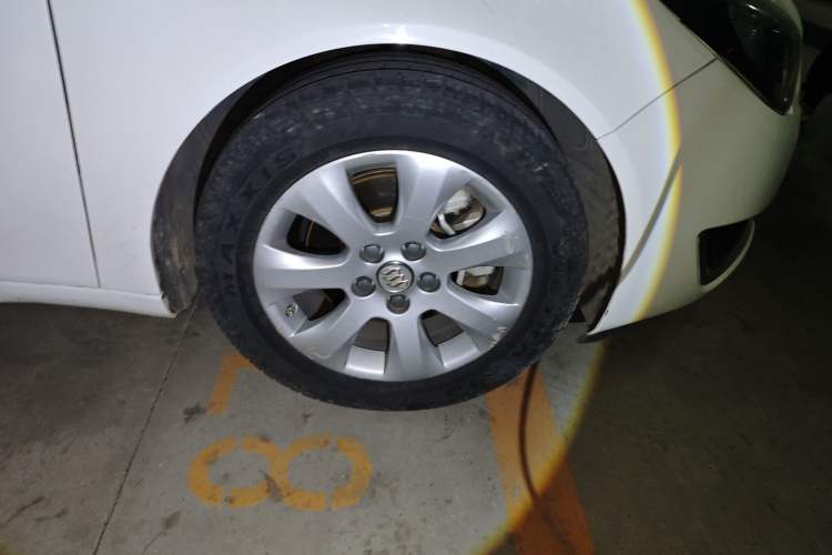 Used Buick Regal 2015 1.6T Leading Technology Model Right Front Wheel Hub