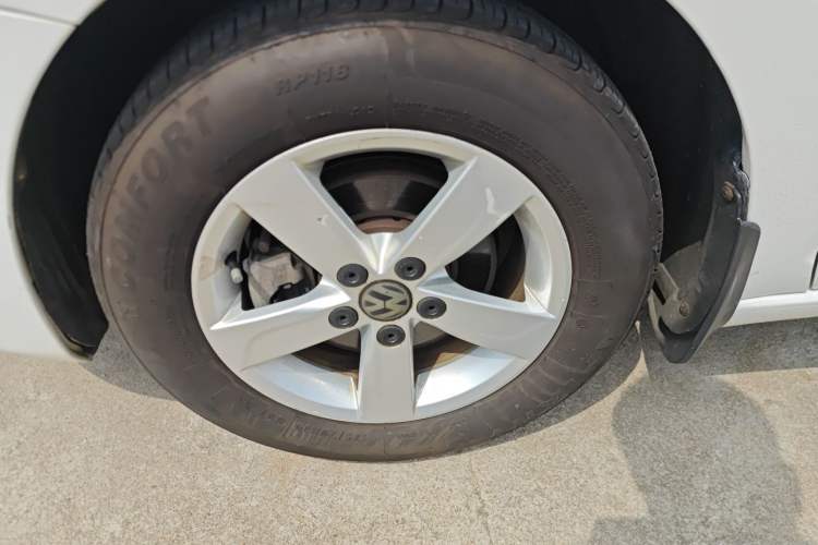 Used Volkswagen Santana 2015 1.6L Manual Fashion Edition Left Front Wheel Hub