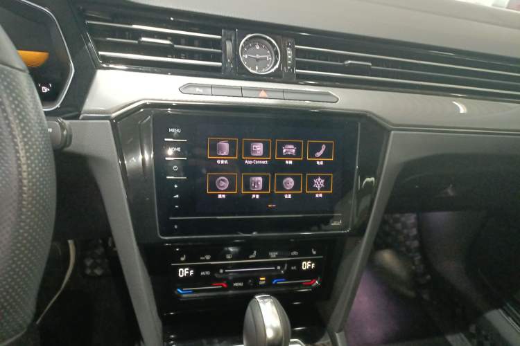 Used Volkswagen Magotan 2023 2 Million Units Limited Edition 330TSI DSG Leading Version Audio And AC Panel