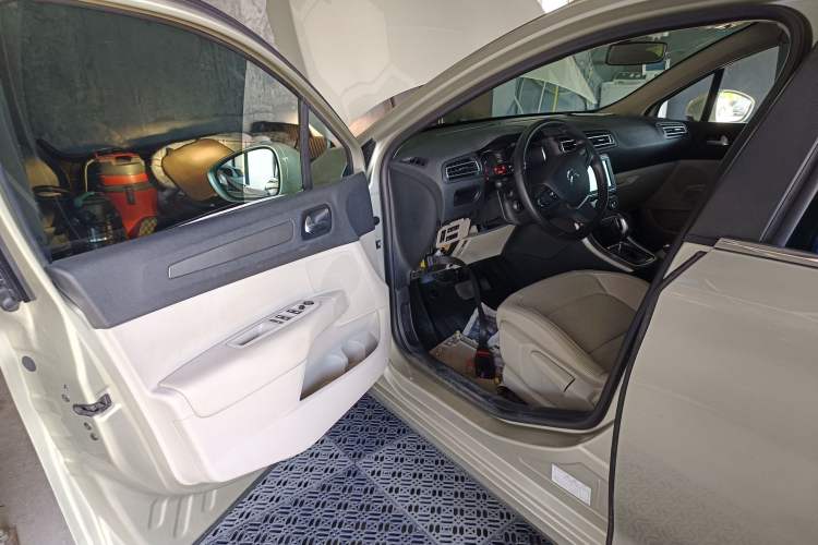 Used Citroen C4 Sega 2016 1.2THP Automatic Luxury Model Driver Seat