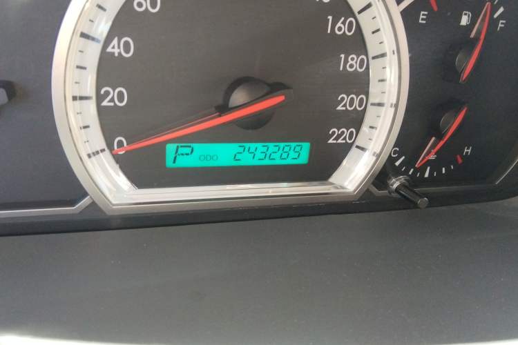 Used Chevrolet Epica 2013 1.8 SE Comfort Edition AT Odometer Close Up