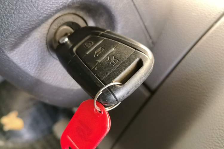 Used SAIC MAXUS Xintu V80 2021 2.0T Manual Classic Aoyuntong Short Wheelbase Mid-Roof 5/6-Seater