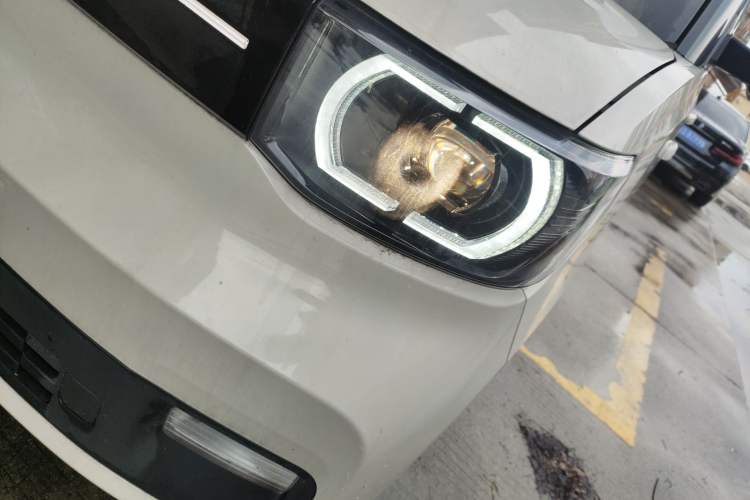 Used Wuling Hongguang MINIEV 2021 Macaron Fashion Edition Lithium-Ion Battery Left Front Headlight