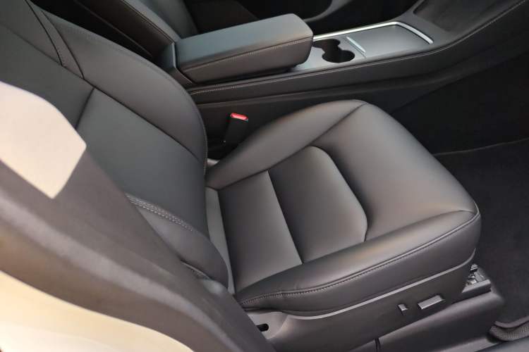 Used Tesla Model Y 2022 Long-Range All-Wheel-Drive Version
