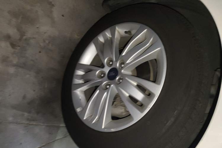 Used Ford Focus 2012 Hatchback 1.6L Automatic Comfort Model Right Front Wheel Hub