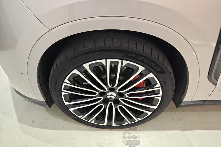 Used Nio ES8 2026 Model 6-seat Executive Signature Edition Left Front Wheel Hub
