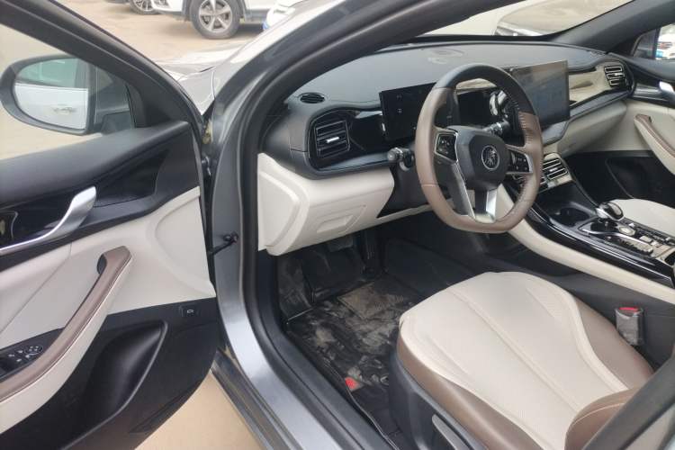 Used BYD Qin PLUS 2023 Champion Edition DM-i 55KM Leading Model Driver Seat