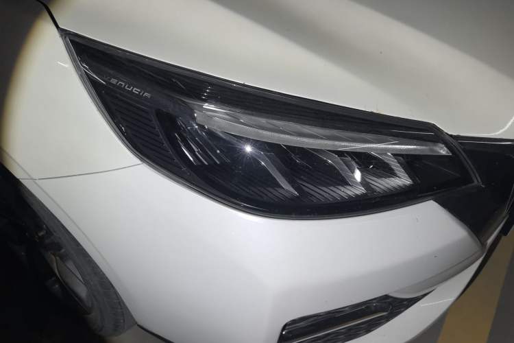 Used Venucia T90 2020 2.0L CVT Smart Connect & Smooth Drive Edition Right Front Headlight