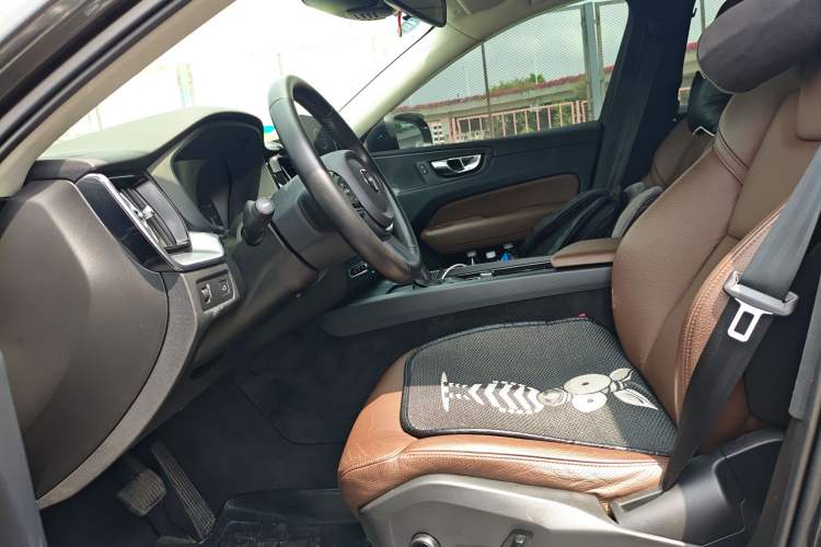 Used Volvo XC60 2019 T5 4x4 Smart Edition China VI Standard