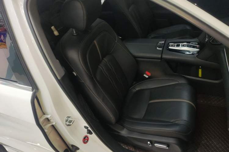 Used Honda UR-V 2020 370TURBO Two-Wheel Drive Luxury Edition Right Front Seat