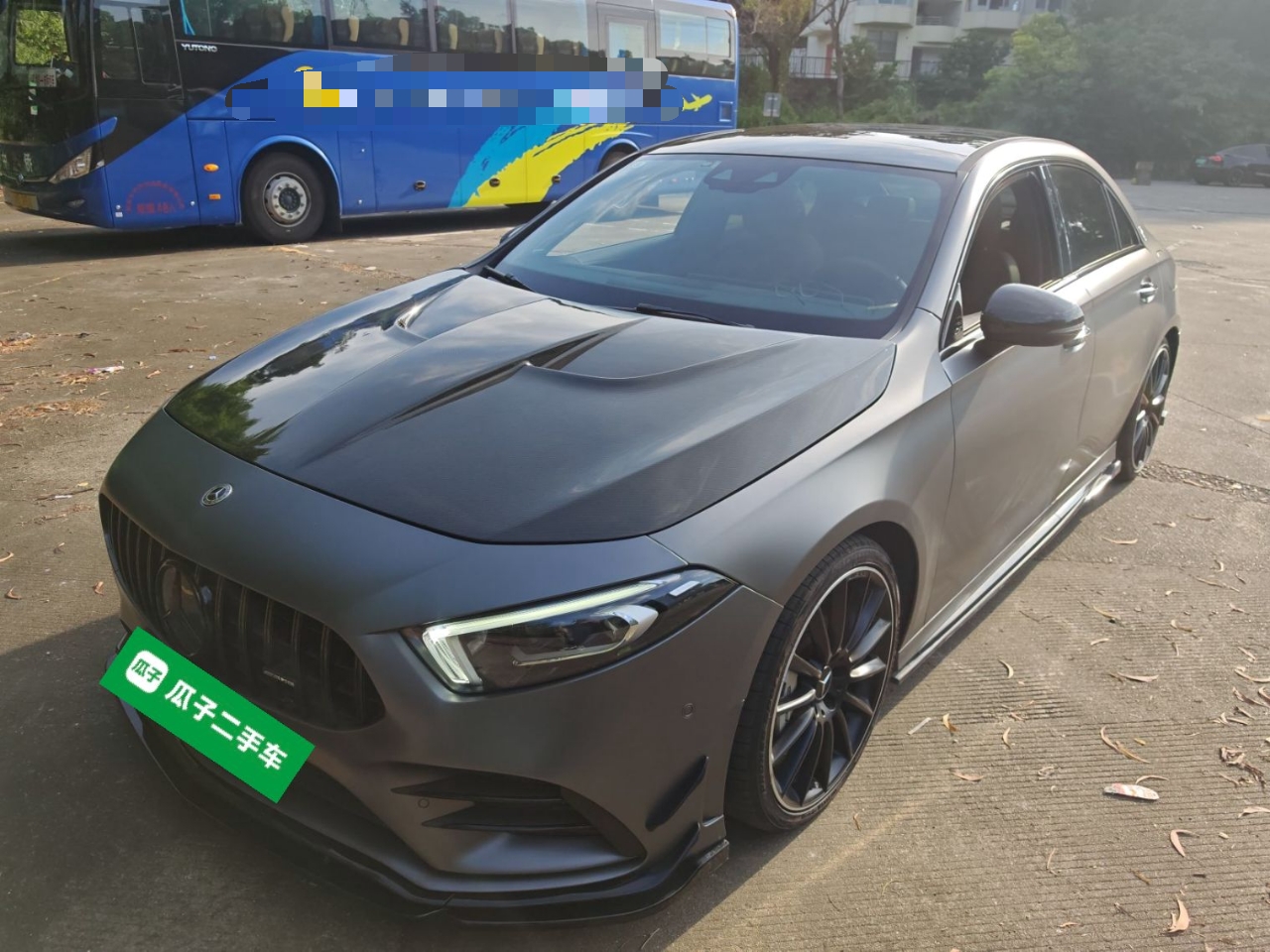 Под передней частью автомобиля