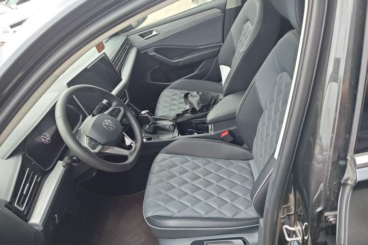 Used Volkswagen Sagitar 2023 300TSI DSG Excellence Edition Left Front Seat