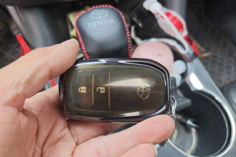 Used Toyota Highlander 2017 2.0T Four-Wheel Drive Luxury Edition 7 Seats Vehicle Key