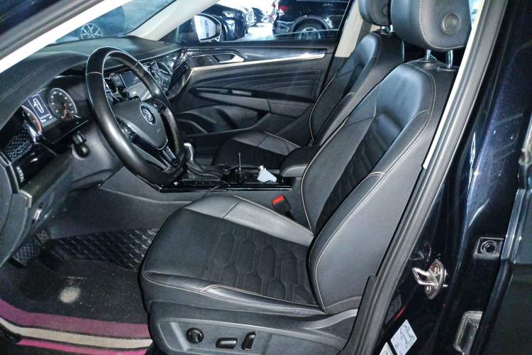 Used Volkswagen Passat 2019 330TSI Elite Edition China VI Left Front Seat