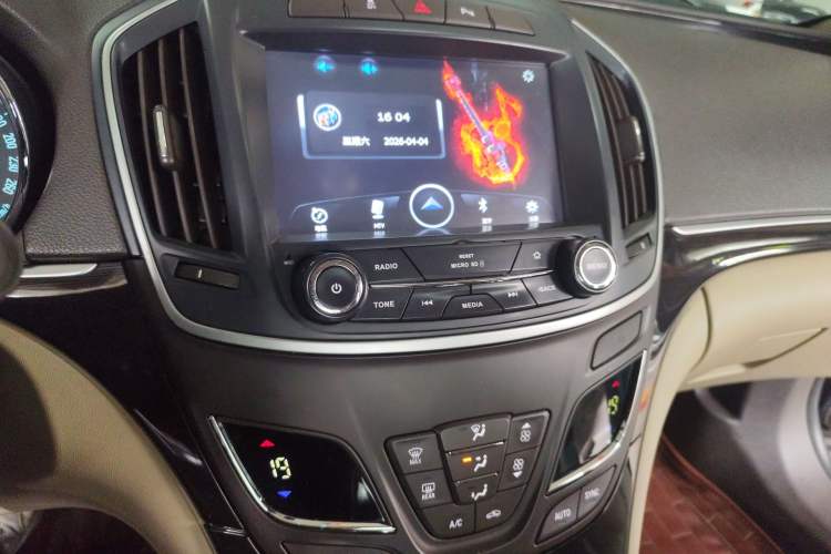 Used Buick Regal 2014 2.0L Leading Fashion Edition Audio And AC Panel