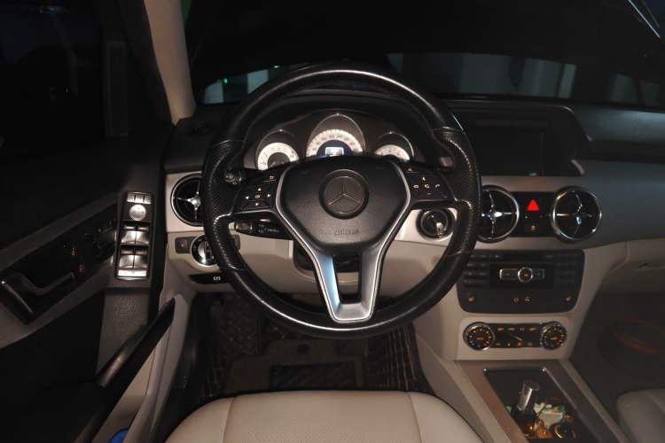 Used Mercedes-Benz GLK-Class 2013 GLK 300 4MATIC Dynamic Edition Steering Wheel