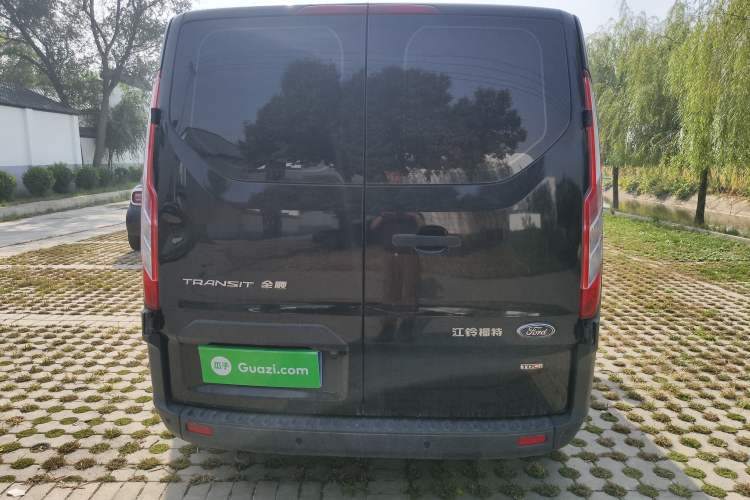 Used Ford Transit 2017 2.0T Diesel Multi-Purpose Commercial Vehicle Short Wheelbase Low Roof China V Standard