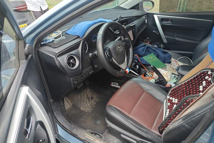 Used Toyota Corolla 2018 Dual-Engine 1.8L E-CVT Smart Edition Driver Seat