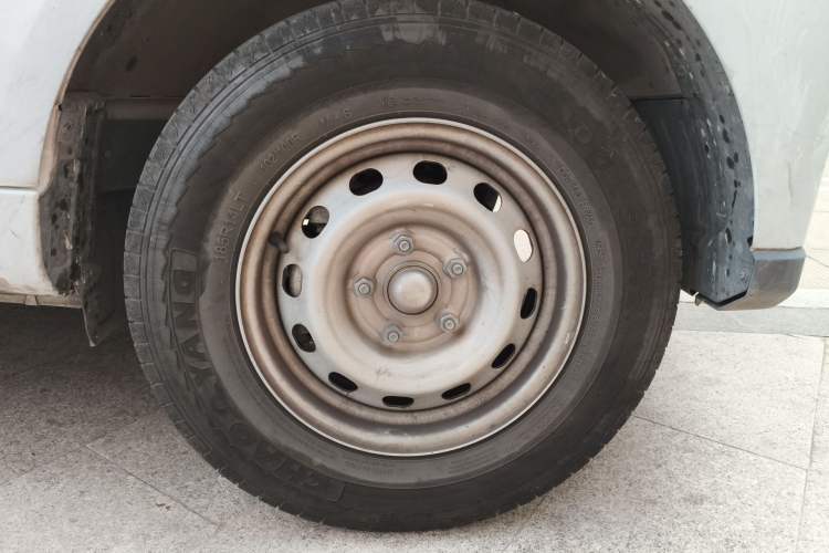 Used Farizon Xingxiang V 2024 Star Enjoy V6E Feature Edition Zhixin 46.08 kWh Right Front Wheel Hub