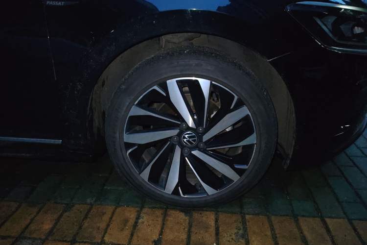 Used Volkswagen Passat 2022 330TSI Elite Edition Right Front Wheel Hub
