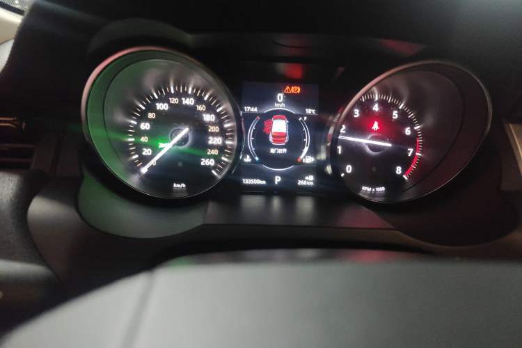 Used Land Rover Range Evoque 2018 240 PS SE Smart Brilliance Edition Odometer Close Up