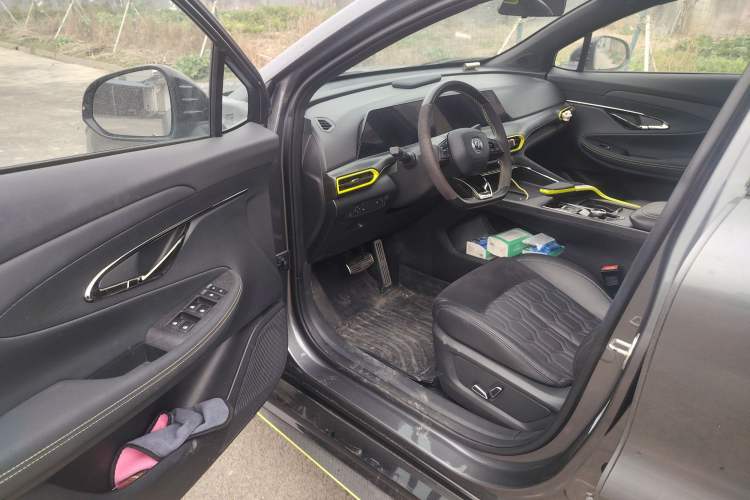 Used CHANGAN UNI-T 2022 1.5T Prestige Version
