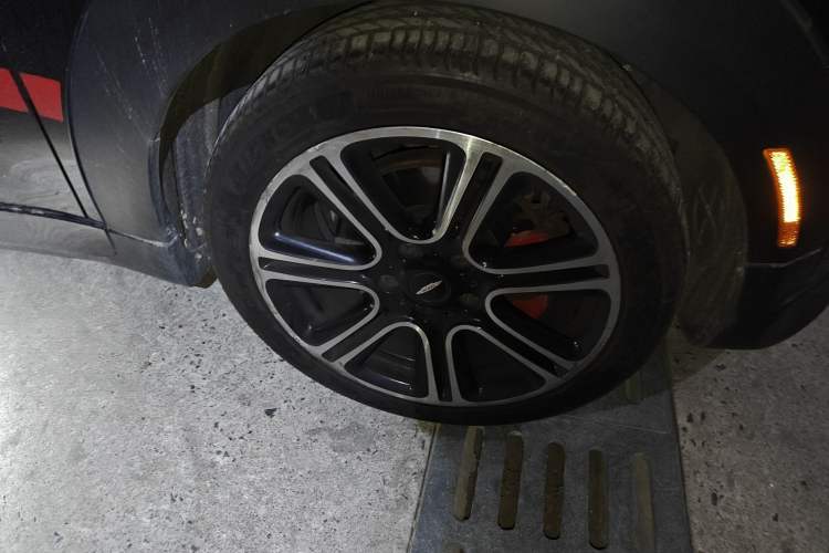 Used MINI JCM COUNTRYMAN 2014 1.6T JOHN COOPER WORKS ALL4 Right Front Wheel Hub