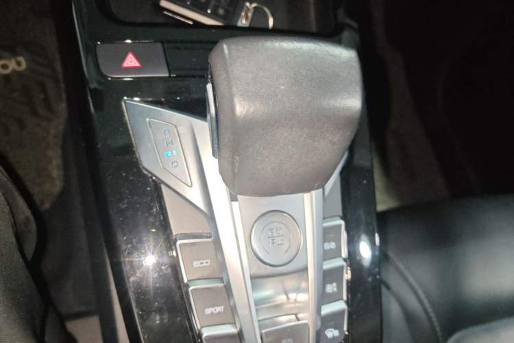 Used BYD Yuan New Energy 2019 EV360 Smart Connect Enjoyment Model Gear Lever