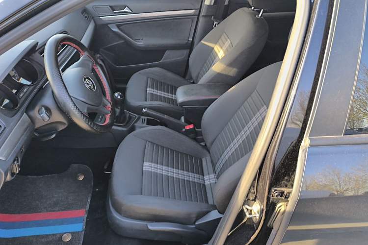 Used Volkswagen Lavida 2019 Lavida Start 1.5L Manual Fashion Edition China VI Standard Left Front Seat