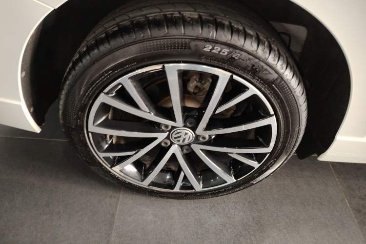 Used Volkswagen Lavida 2019 280TSI DSG Luxury Edition China VI Standard Right Rear Wheel Hub