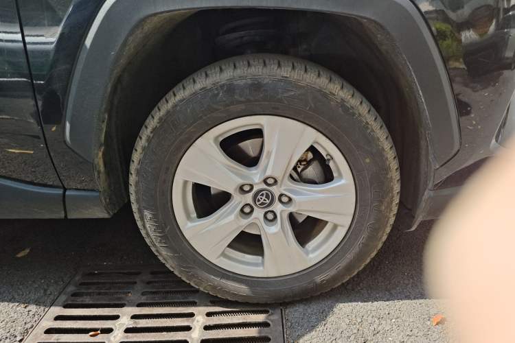 Used Toyota RAV4 2022 2.0L CVT Two-Wheel Drive Urban Edition Right Front Wheel Hub