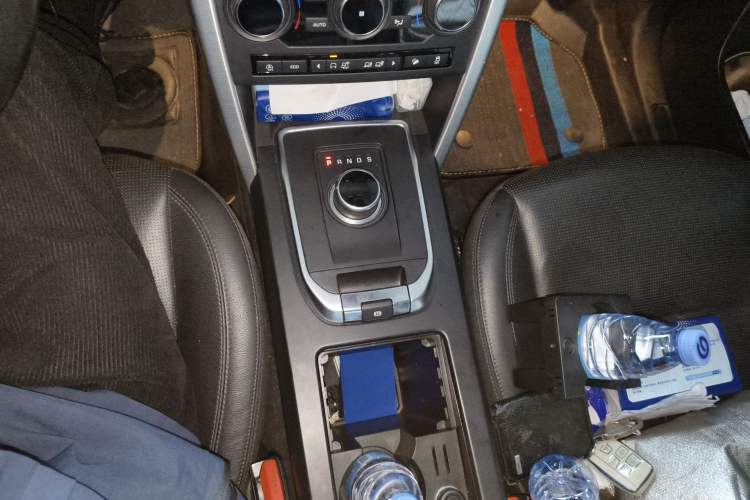 Used Land Rover Discovery Sport 2018 240 PS SE Version Gear Lever