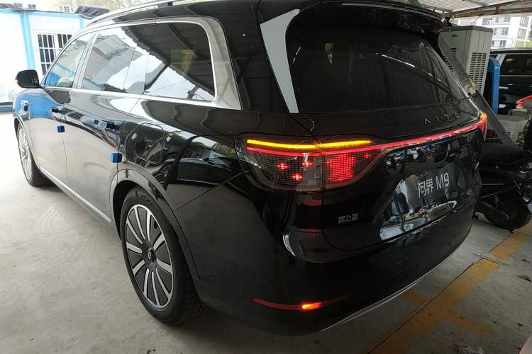 Used Hima AITO M9 2025 Extended-Range Ultra Version 52 kWh 6-Seater
