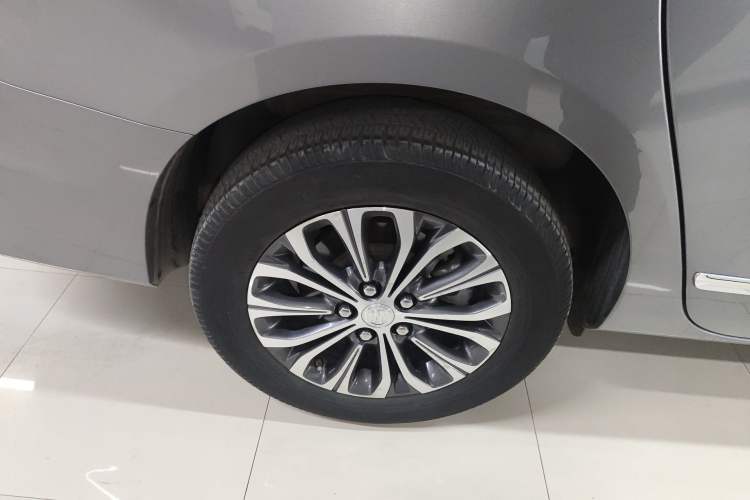 Used Buick GL8 2021 Land Cruiser Executive Class 652T Luxury Model