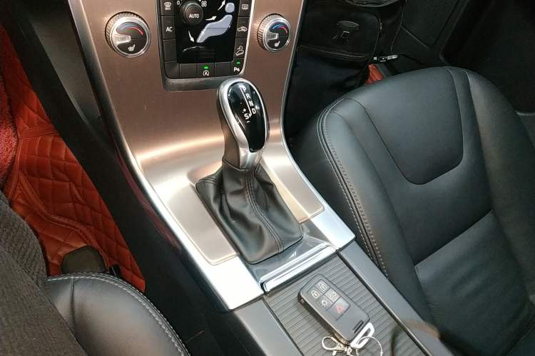 Used Volvo XC60 2017 T5 AWD Smart Upgrade Edition
