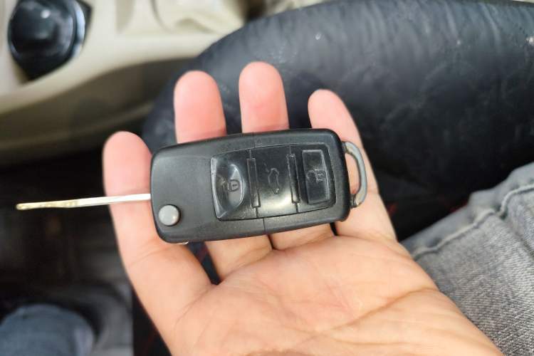 Used Nissan Livina 2010 Jingyue Edition 1.6L Manual All-Around Model Vehicle Key