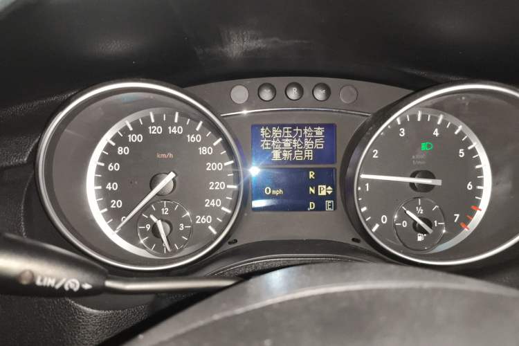 Used Mercedes-Benz R-Class 2017 R 320 4MATIC Business Edition Prestige Model Instrument Cluster