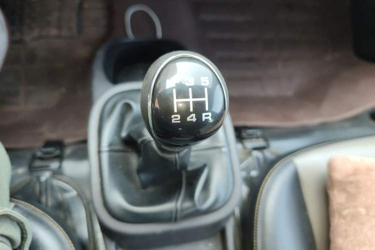 Used Foton Xiangling M 2018 1.5L Non-Load-Bearing Double-Cab with Dual Rear Tires (Cargo Version) DAM15L