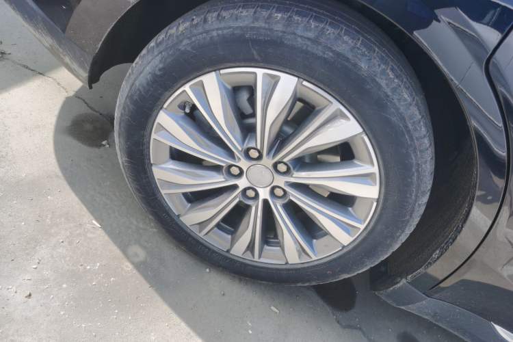 Used Hongqi E-QM5 2022 431 km Charge & Enjoy Edition Right Rear Wheel Hub