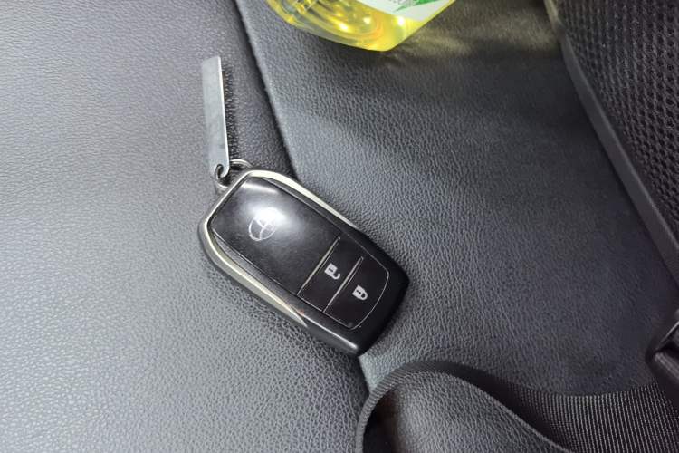 Used Toyota RAV4 2016 2.0L CVT Two-Wheel Drive Fashion Edition China V Standard
