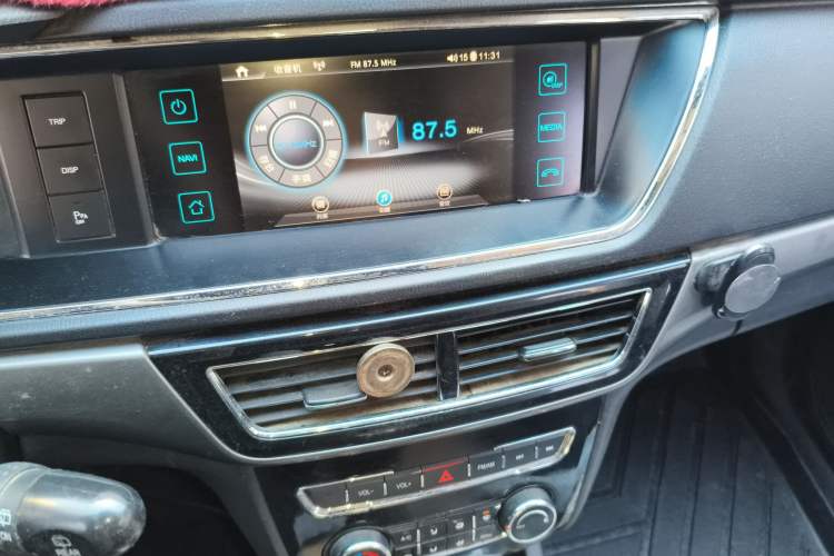 Used CHANGAN KAICHENG Oushang A600 2016 1.5L Manual Luxury 7-Seater Audio And AC Panel