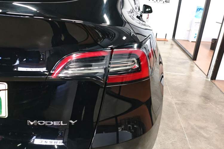 Used Tesla Model Y 2022 Long-Range All-Wheel-Drive Version
