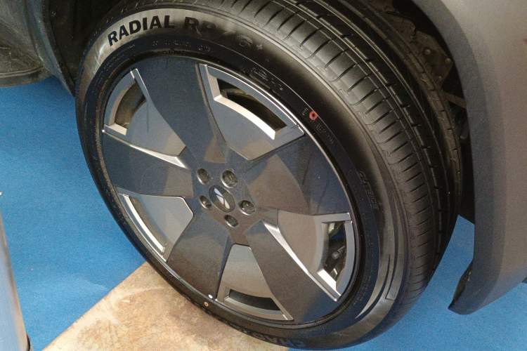 Used Chery Fulwin X3L 2025 Model 205 All-Wheel Drive High-Energy Edition Right Front Wheel Hub