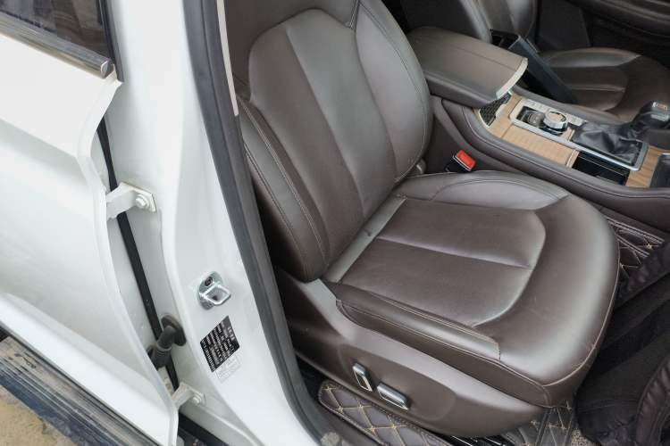 Used Roewe RX8 2018 30T Smart Connectivity All-Wheel Drive Supreme Edition Right Front Seat