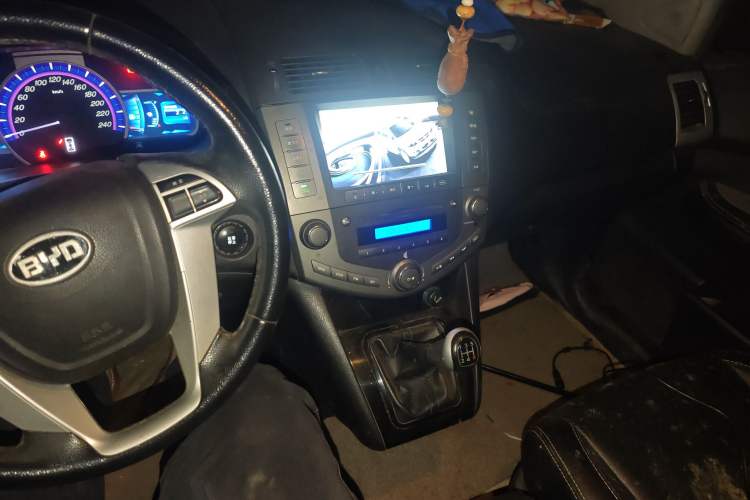 Used BYD S6 2013 Jingyue Edition 2.0L Manual Luxury Model 5 Seats
