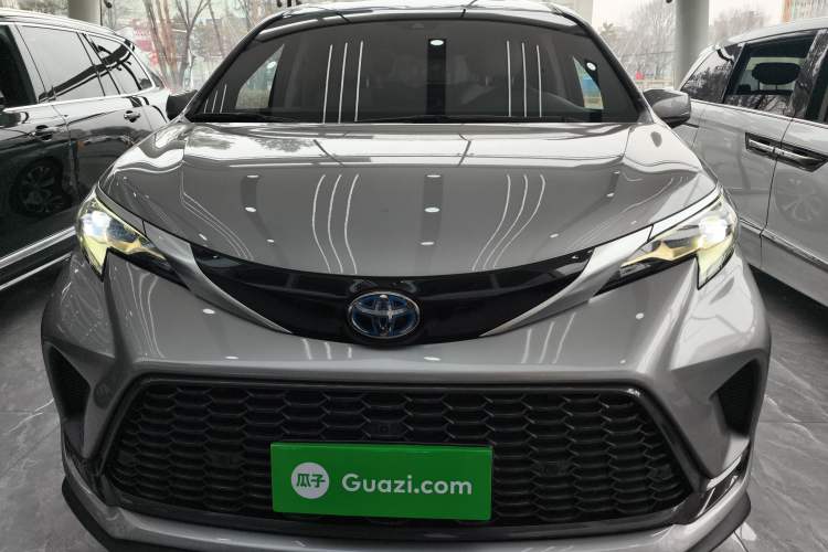 Used Toyota Granvia 2022 2.5L Hybrid Prestige Edition Front