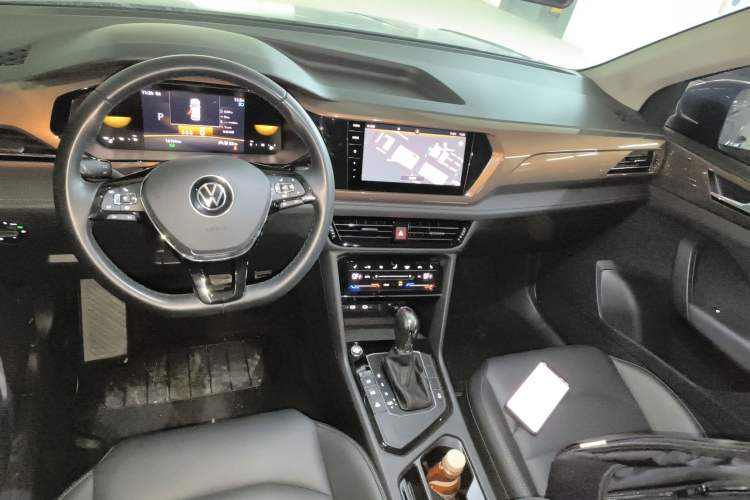 Used Volkswagen Tharu 2022 280TSI Two-Wheel-Drive Luxury Edition Audio And AC Panel