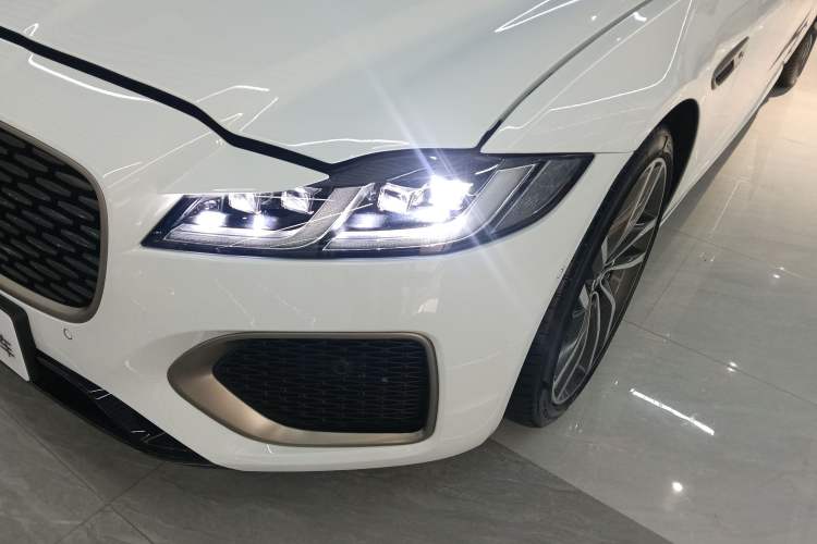 Used Jaguar XFL 2024 2.0T P300 Four-Wheel Drive Flagship Sport Gold Edition
